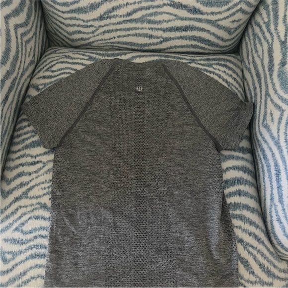 Lululemon Swiftly Tech Waist Length Tee - Picture 4 of 4